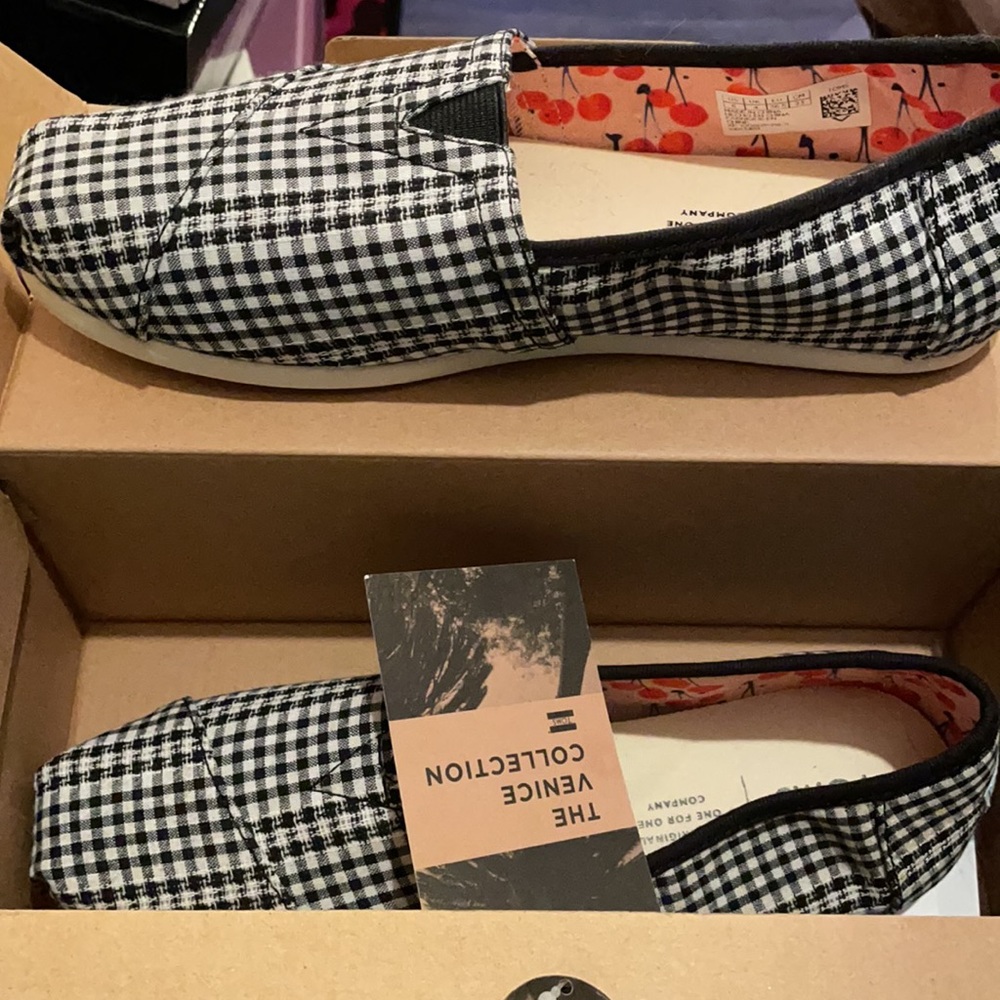 🏁 NEVER WORN NWT 🏁Gingham Toms